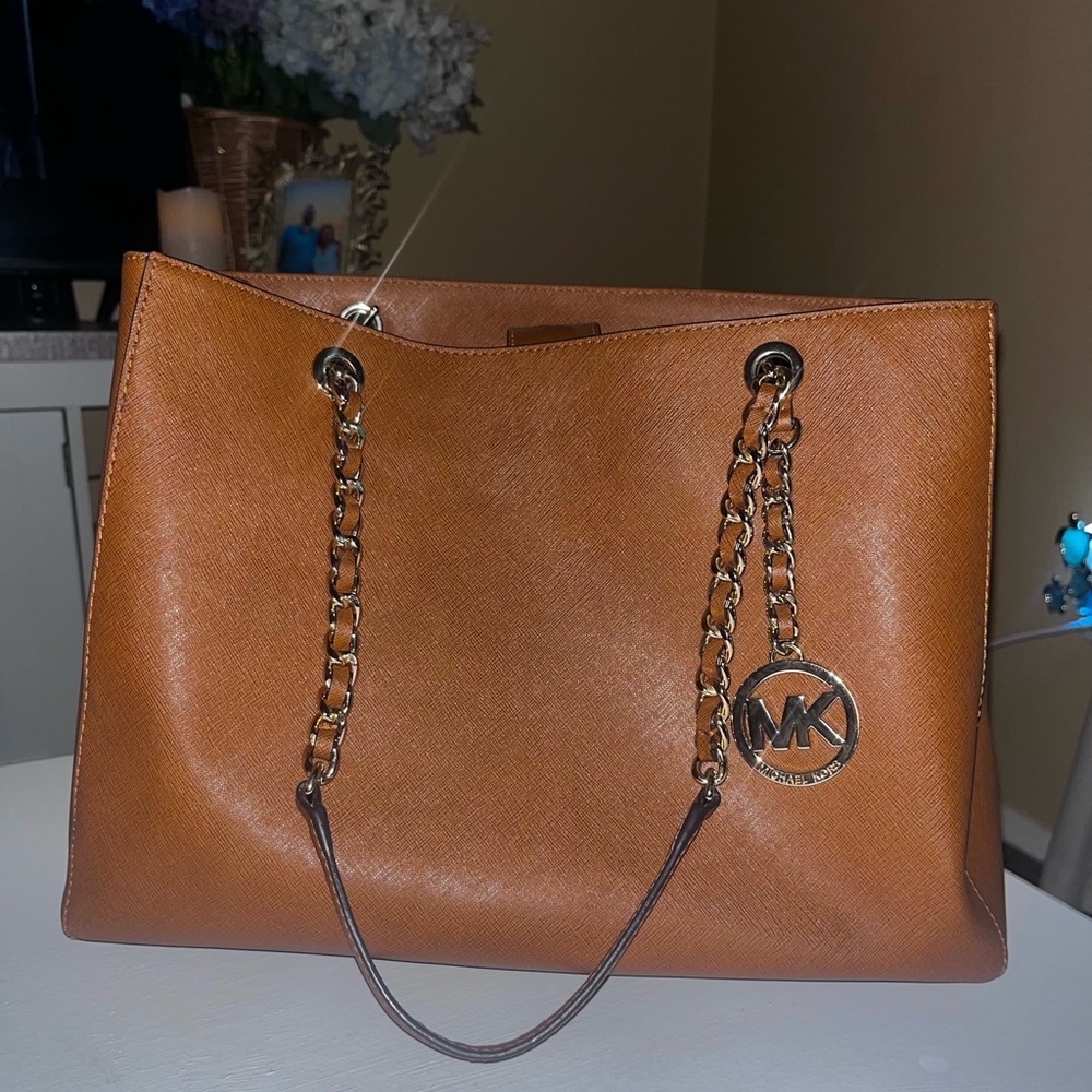Michael Kors Savannah leather bag with chain strap
